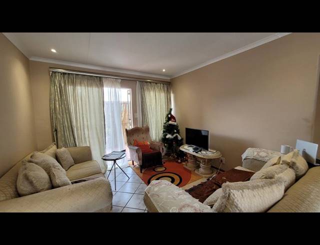 3 BEDROOM APARTMENT FOR SALE IN MAGALIESKRUIN